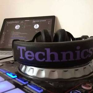 13学生脱到只剩丝袜自慰
