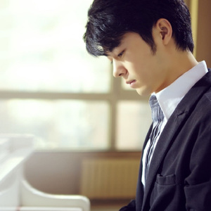 13学生脱到只剩丝袜自慰
